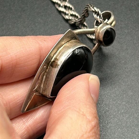 Elegant Black and Silver Sassi LaMuth Pendant Necklace - Picture 6 of 9